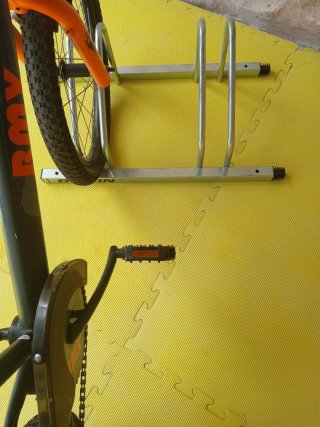 Bicicleta BMX con soporte
