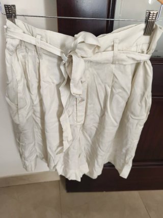 Pantalón corto beige Mango