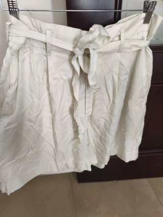 Pantalón corto beige Mango