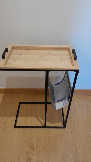 Mesa auxiliar con bandeja extraíble