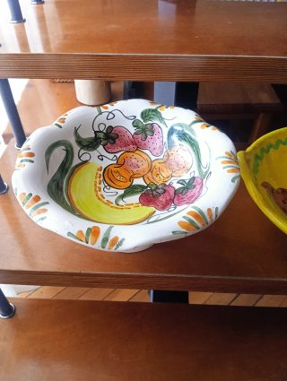 2 Fruteros de barro decorado