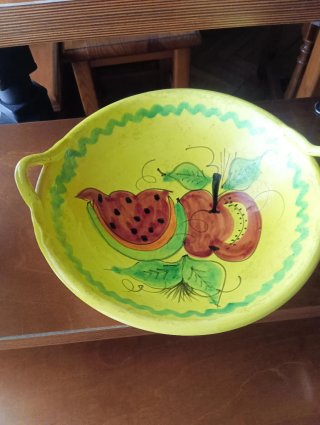 2 Fruteros de barro decorado