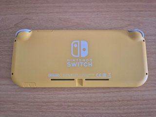 Nintendo Switch Lite Gialla + SD 128GB + Custodie
