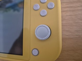 Nintendo Switch Lite Gialla + SD 128GB + Custodie
