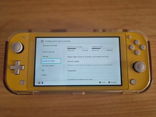Nintendo Switch Lite Gialla + SD 128GB + Custodie