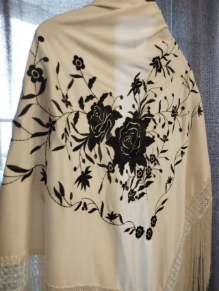 Mantón Flamenco Bordado Negro Blanco