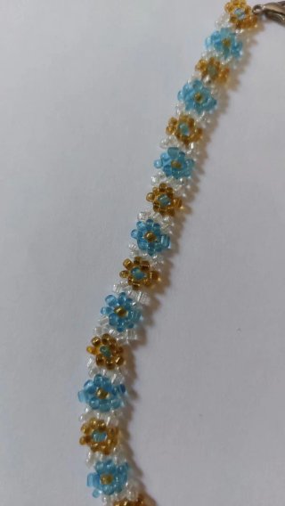Collar de cuentas flores doradas y azules