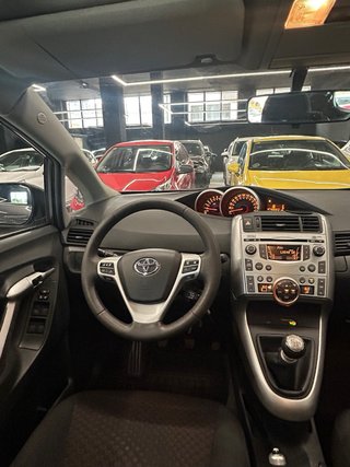 Toyota Verso 2011