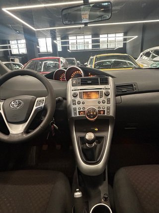 Toyota Verso 2011
