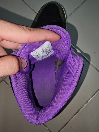 Jordan 1 Mid Marroni e Viola