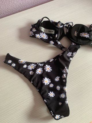 Bikini estampado flores negro
