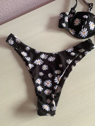 Bikini estampado flores negro