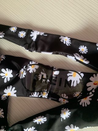Bikini estampado flores negro