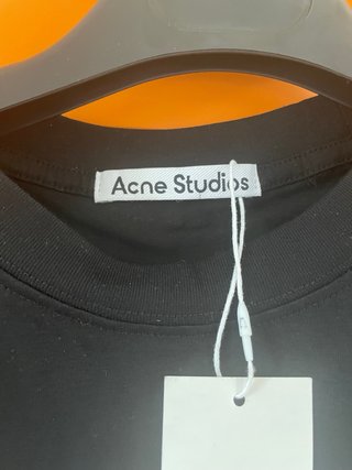 T-shirt Acne Studios nera con stampa