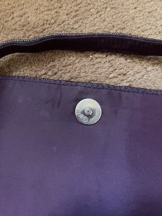 Bolso de fiesta morado y negro con lentejuelas