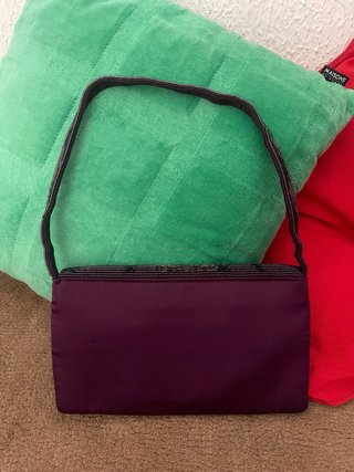 Bolso de fiesta morado y negro con lentejuelas