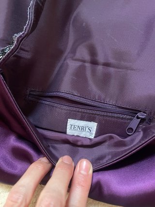 Bolso de fiesta morado y negro con lentejuelas