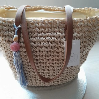 Bolso capazo con detalle de abalorios