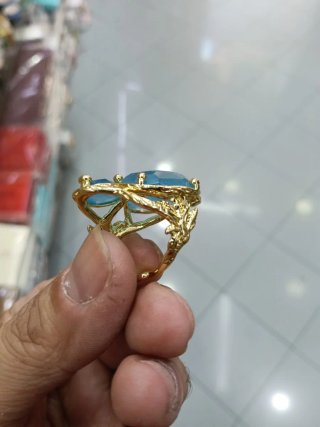 Anello con pietre azzurre e oro