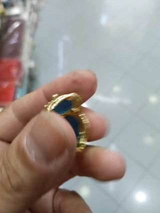 Anello con pietre azzurre e oro