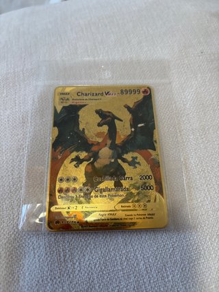 Carta Charizard VMAX Oro Metálico