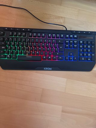 Teclado KROM con luces LED