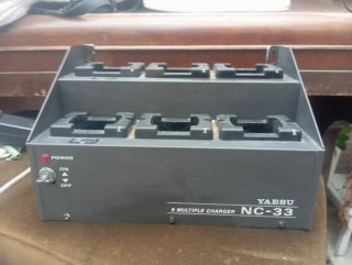 Cargador Yaesu NC-33 Múltiple. Se envia