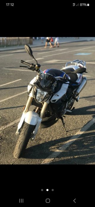 BMW Naked Moto Blanca y Negra