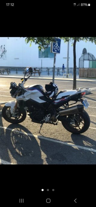 BMW Naked Moto Blanca y Negra