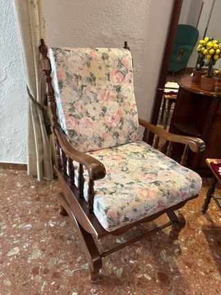 Sillón Mecedor de madera y tela floral (2 unidades