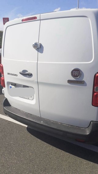 Una furgoneta de tramsporte