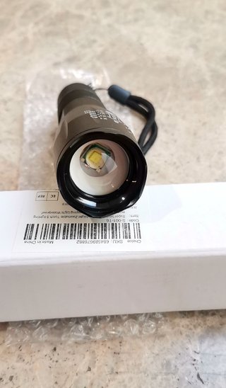 Linterna LED. Metálica, Nueva.