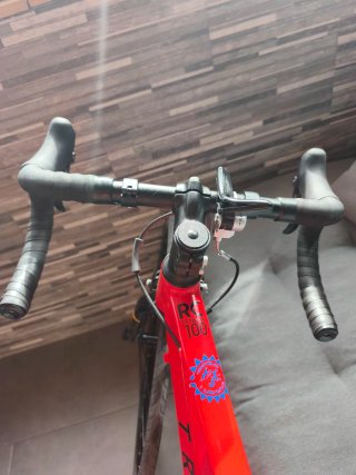 Bicicleta de Carretera Triban Roja