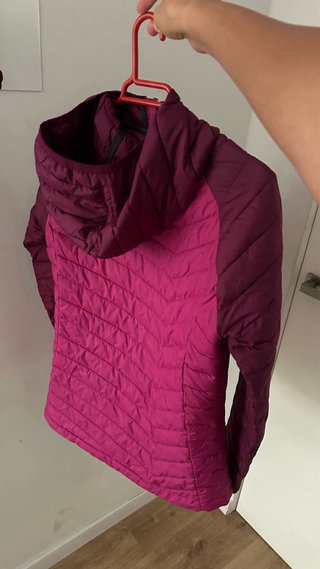 Abrigo Columbia rosa y morado con capucha