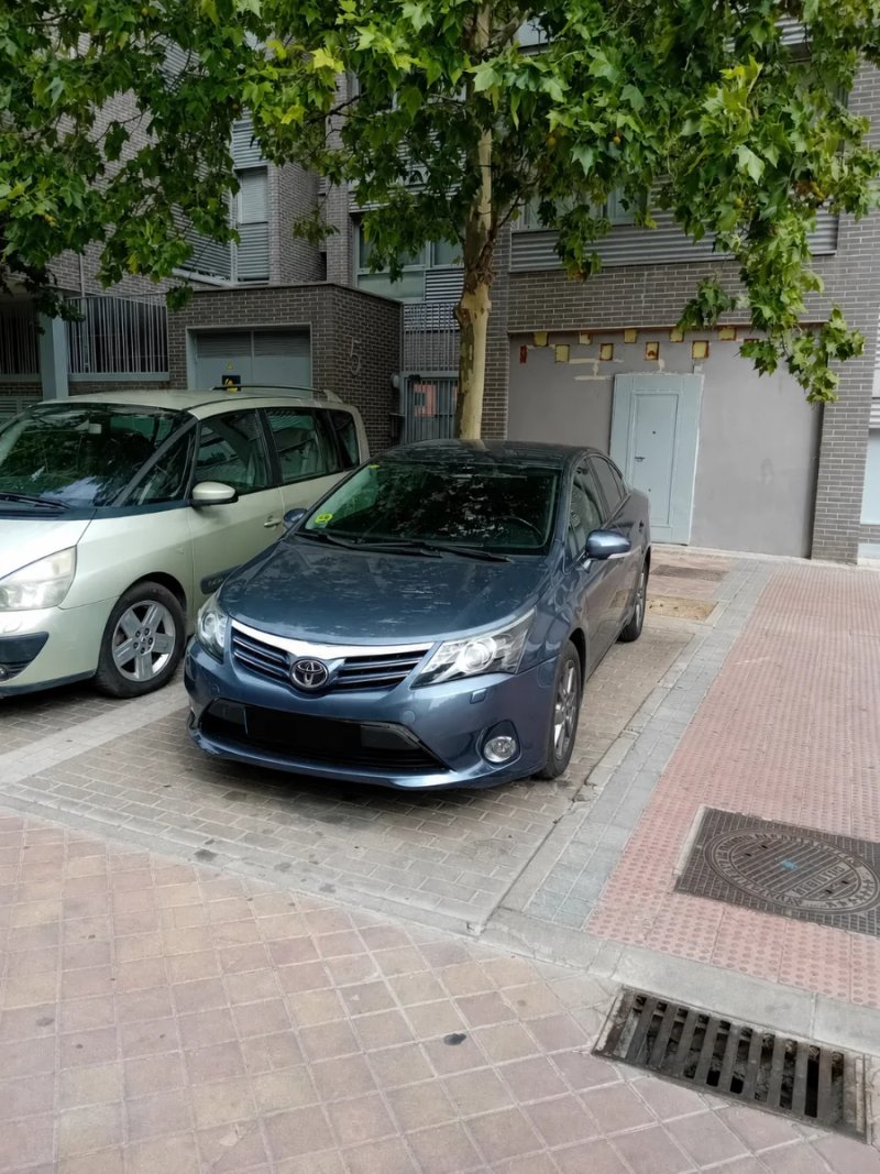 Toyota Avensis 2012 - foto 1