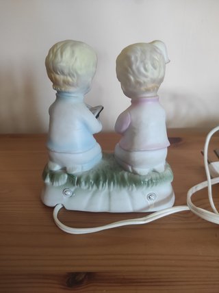 Lamparita niños rezando porcelana