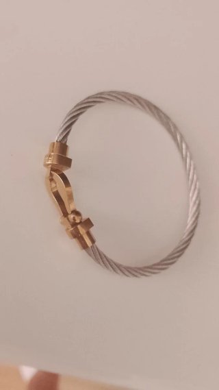 Pulsera de eslabones dorada y plateada