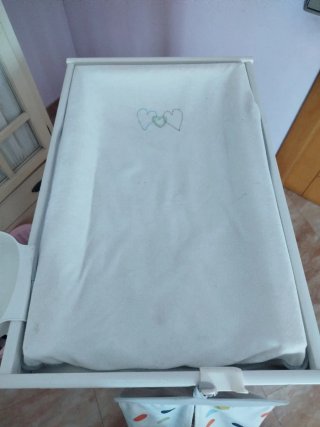 Cambiador de bebé blanco