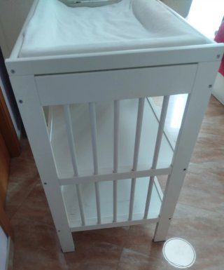 Cambiador de bebé blanco