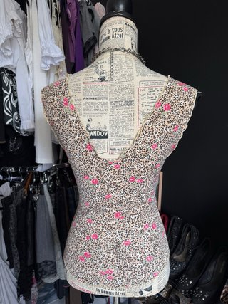Top Bershka estampado leopardo y flores