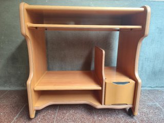 Escritorio madera con ruedas