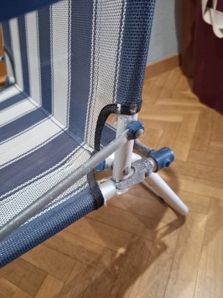 Silla plegable de playa azul y blanco