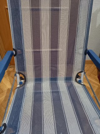 Silla plegable de playa azul y blanco