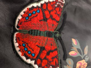 Chaqueta Bomber Negra Flores y Pájaros