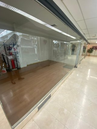 Se alquila local comercial en galerias Rubi