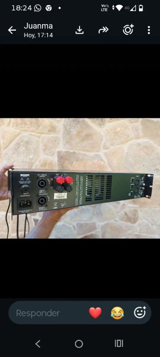 Amplificador y altavoces Ecler negros