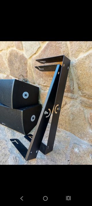 Amplificador y altavoces Ecler negros