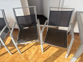 Mesa y 4 Sillas Exterior