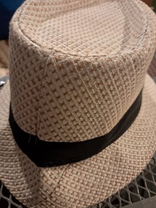 Cappello unisex in carta beige e nero