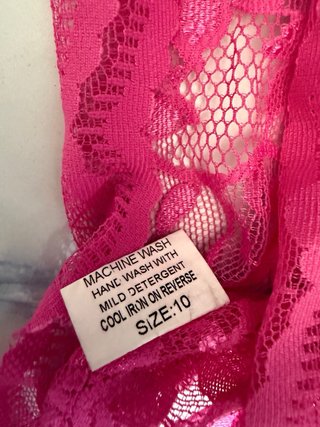Camiseta rosa de encaje